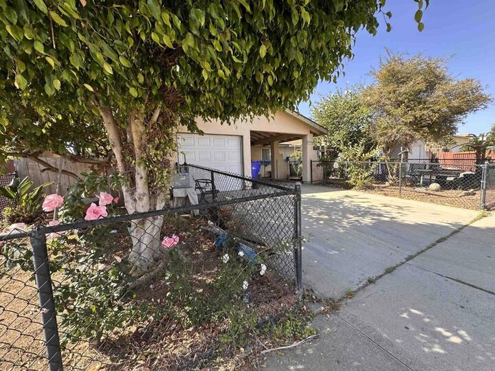 Property Photo: 4750 Calle Estrella CA 92057