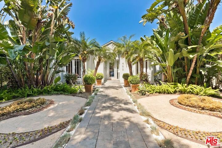 Property Photo:  453 N Alfred Street  CA 90048 