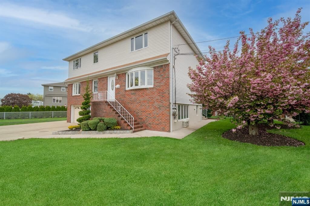 Property Photo:  2 Millo Place 1  NJ 07643 