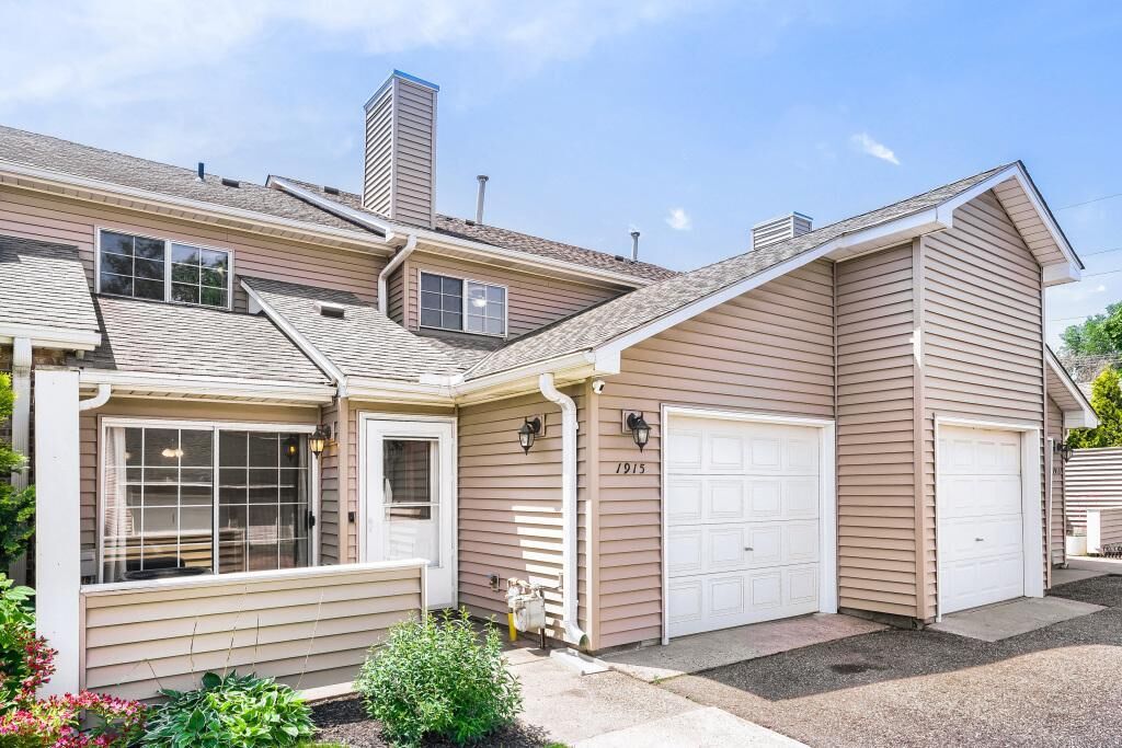 Property Photo:  1915 E 122nd Street  MN 55337 