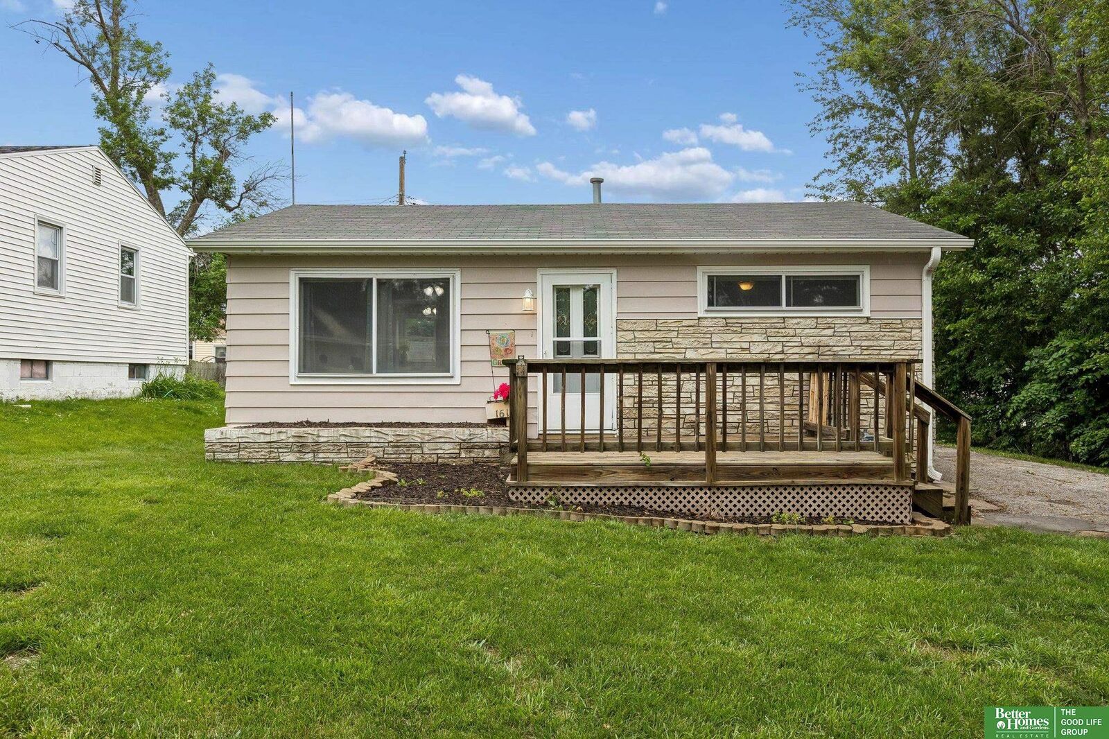 Property Photo:  1616 Valley Street  NE 68048 