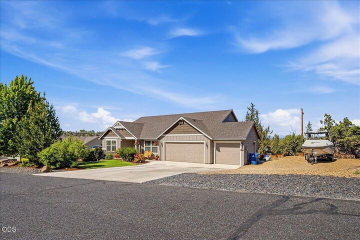 Property Photo: 9265 12th Lane OR 97760