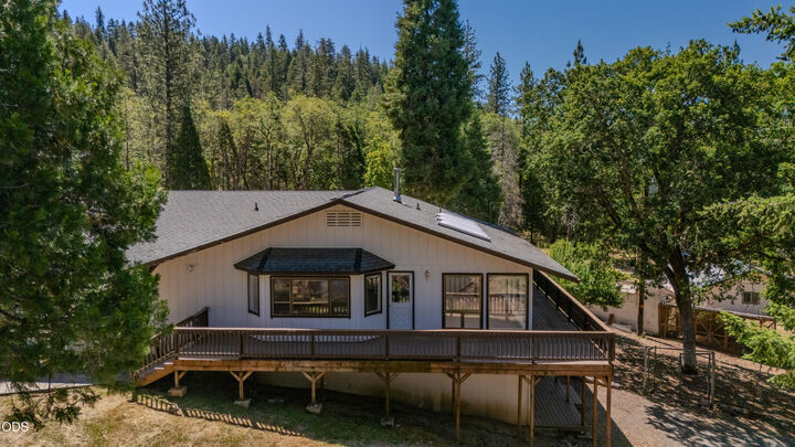 Property Photo: 6900 Pleasant Creek Road OR 97537