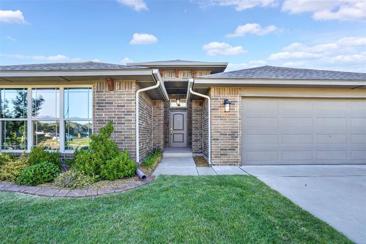 Property Photo: 3045 NW 184th Terrace OK 73012
