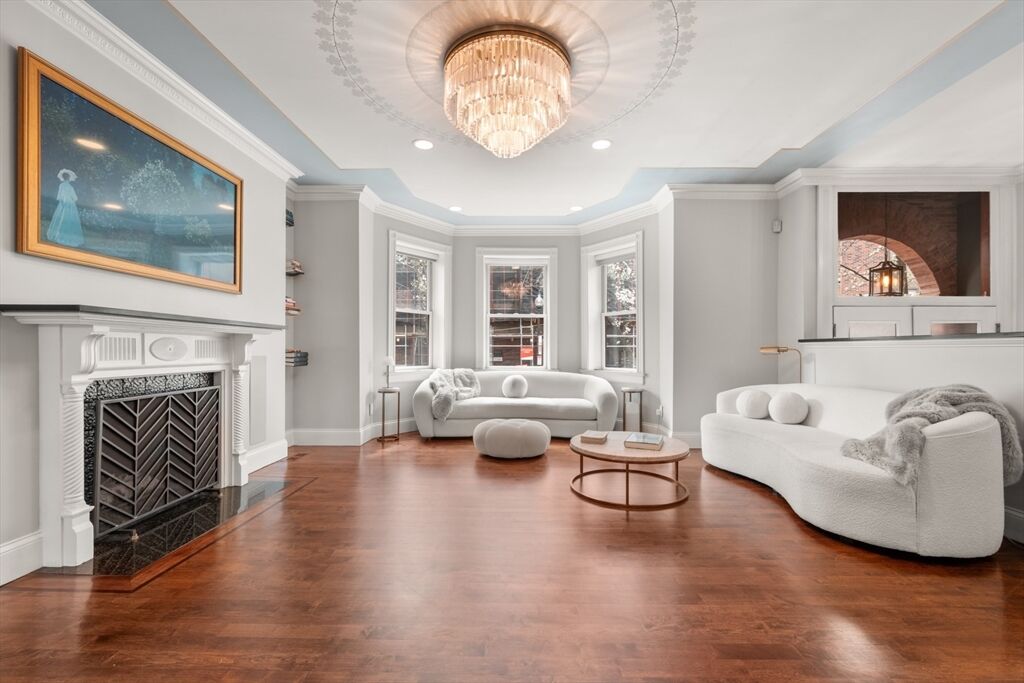 Property Photo:  61 Saint Botolph St 61  MA 02116 