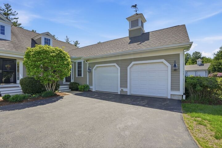 Property Photo: 26 Hayloft Ln 26 MA 02050