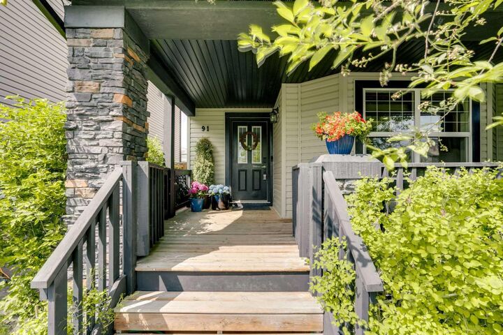 Property Photo:  91 Panora Square NW  AB T3K 0R3 