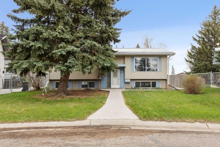 Property Photo: 201 11 Avenue SW AB T0L 1B0