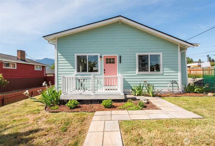 Property Photo:  940 W 7th Street  WA 98363 