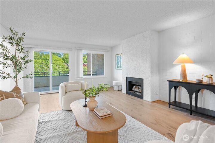 Property Photo:  10823  Glen Acres Drive S B  WA 98168 