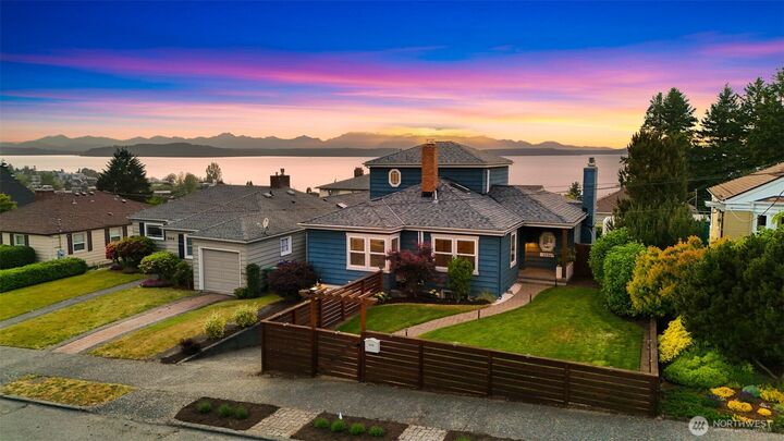 Property Photo: 5336 SW Admiral Way WA 98116