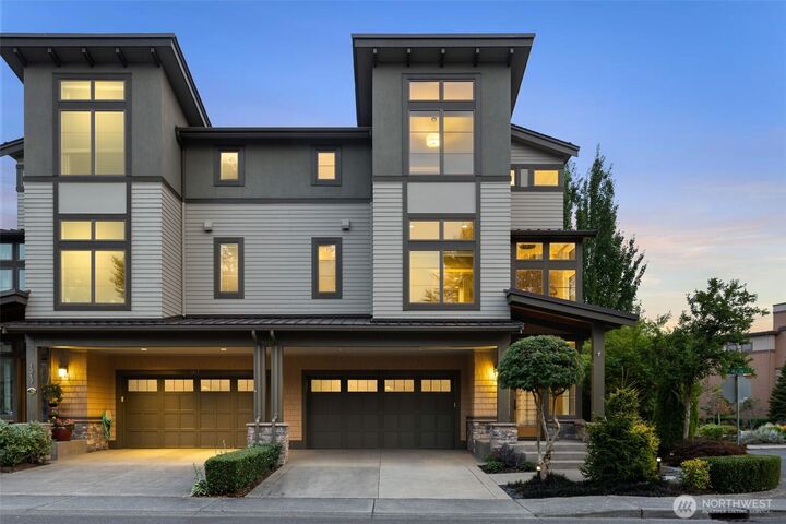 Property Photo:  1211 N 42nd Place  WA 98056 