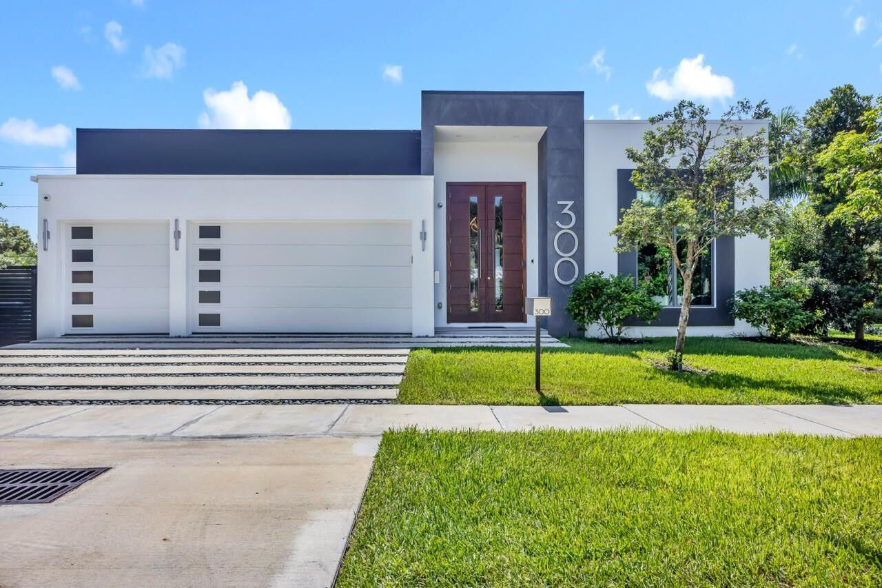 Property Photo: 300 NE 21st Court FL 33305