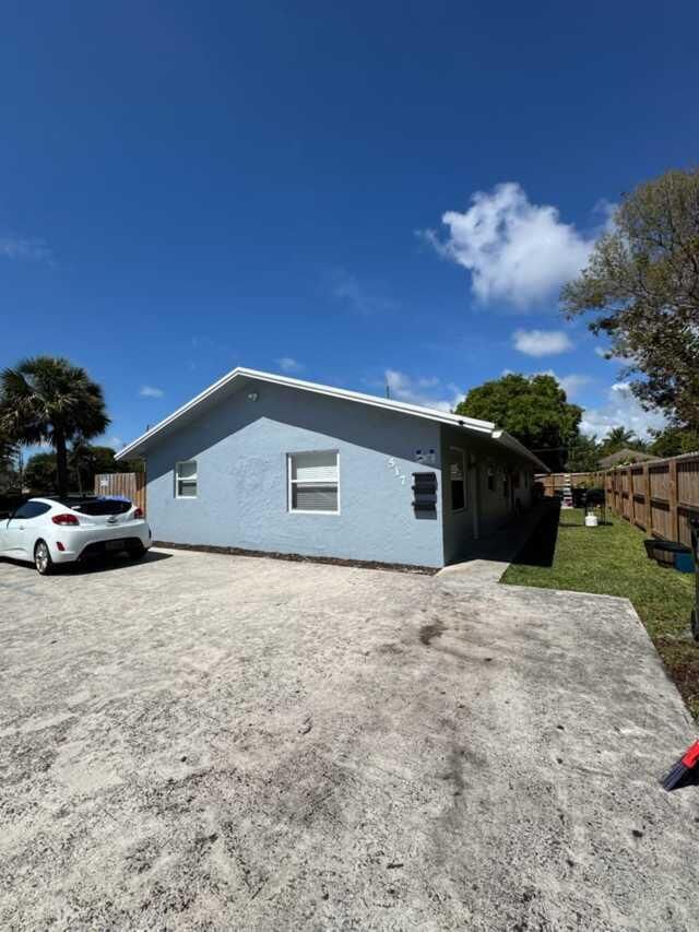 Property Photo:  517 S F Street 1  FL 33460 