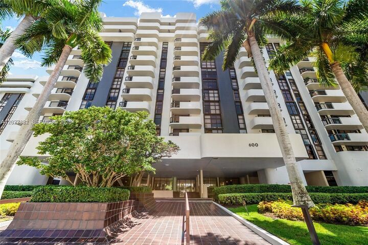 Property Photo:  600 Biltmore Way 1210  FL 33134 