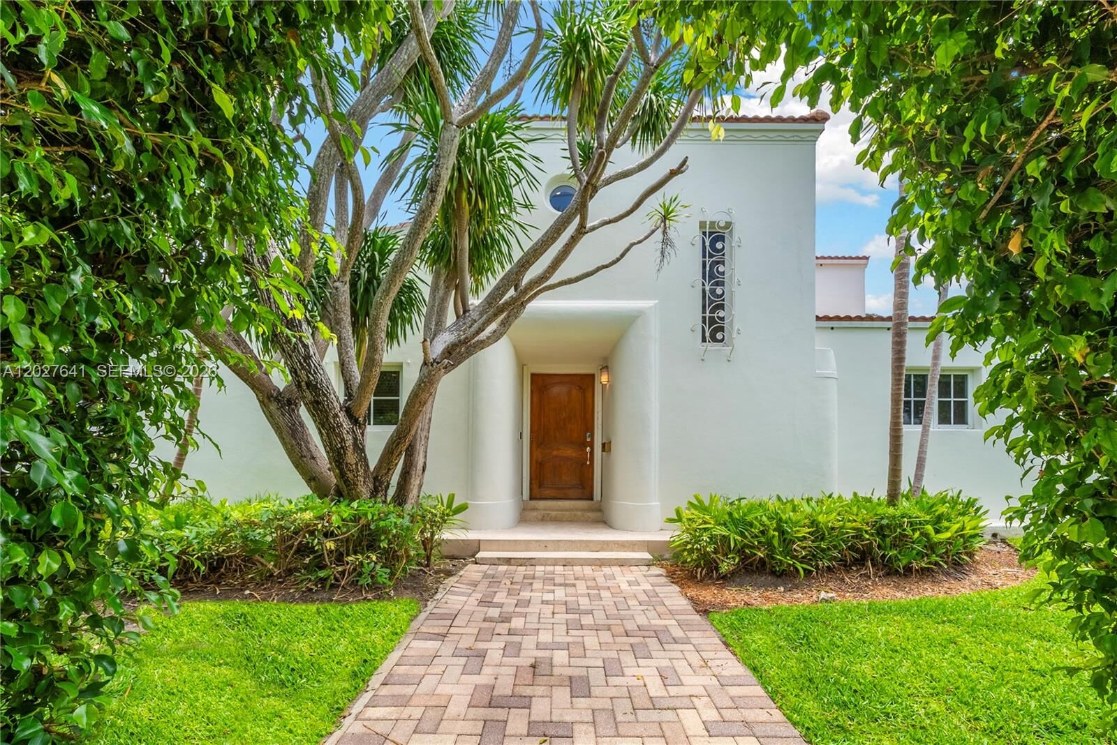 Property Photo:  1776 Michigan Ave  FL 33139 