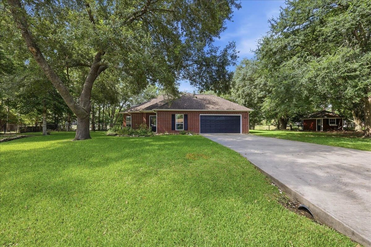 Property Photo:  209 Hazel  TX 77663 