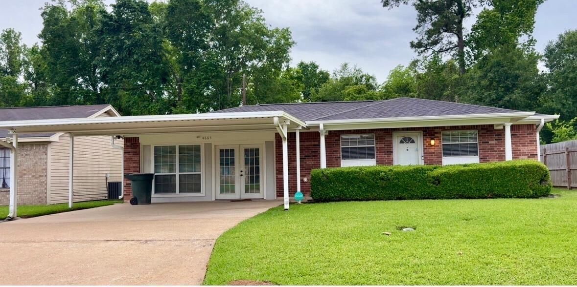 Property Photo: 4665 Glen Oaks Circle TX 77708