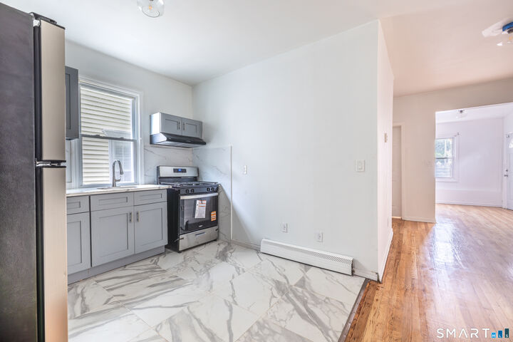 Property Photo:  1254 Pembroke Street 1st Floor  CT 06608 