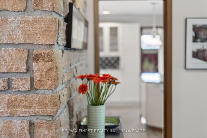10 Warbler Lane — photo 1