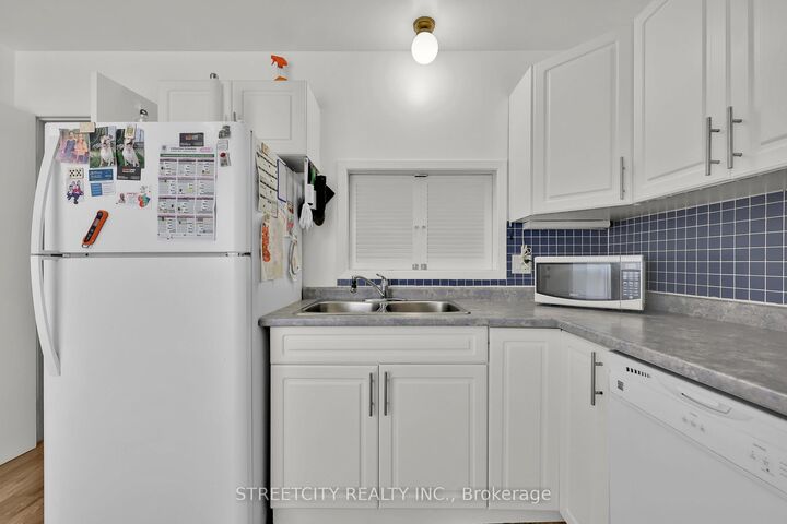 Property Photo: 253 Taylor Street 8 ON N5Y 2J6