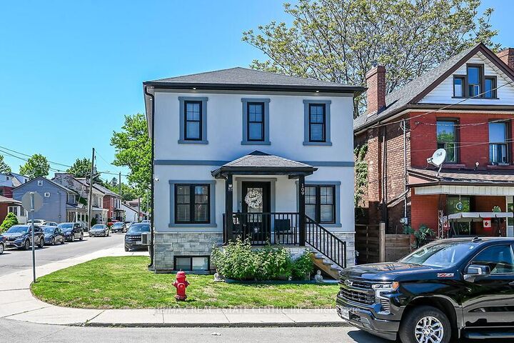109 Ray Street N — photo 1