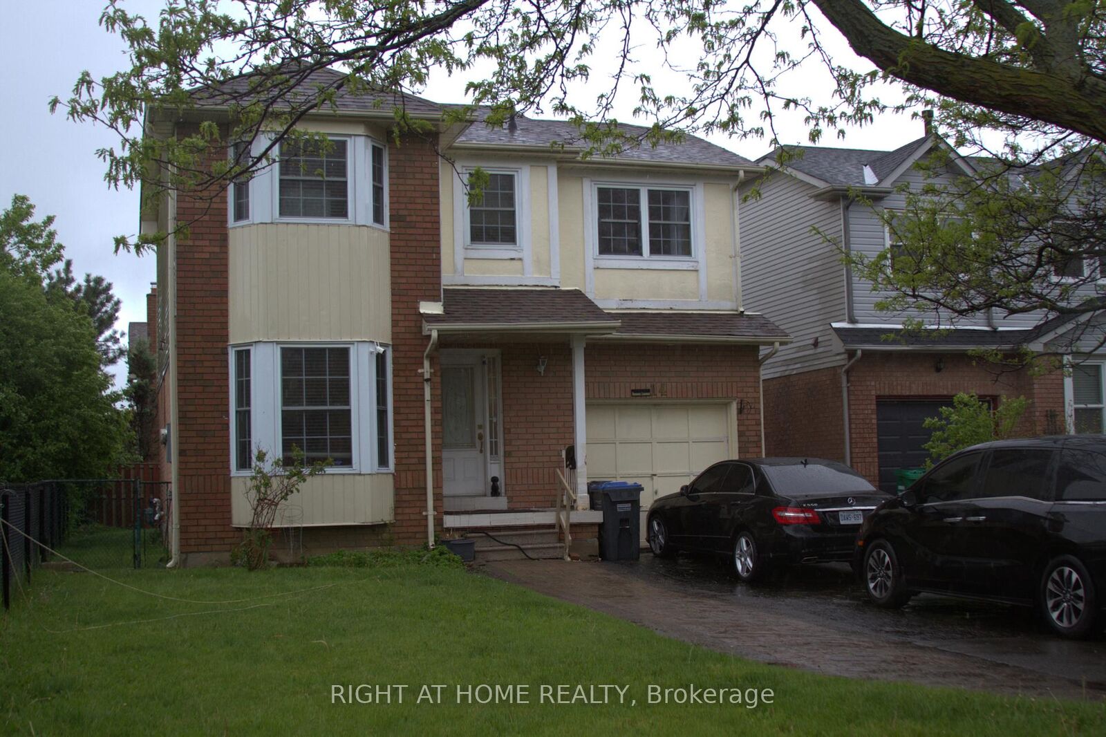 Property Photo: 14 Santa Anita Court ON L6Y 4P8