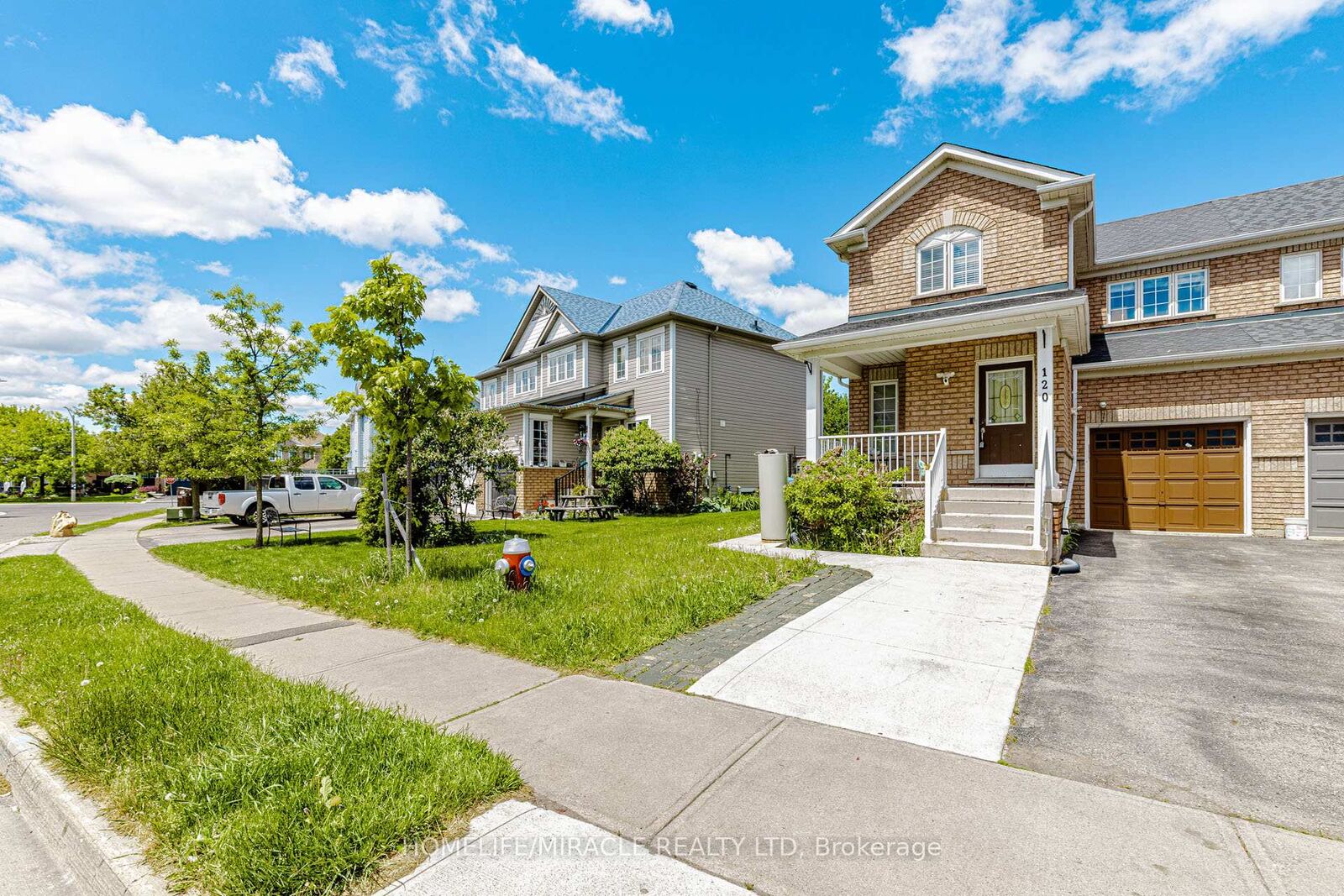 Property Photo: 120 Viceroy Crescent ON L7A 1V4