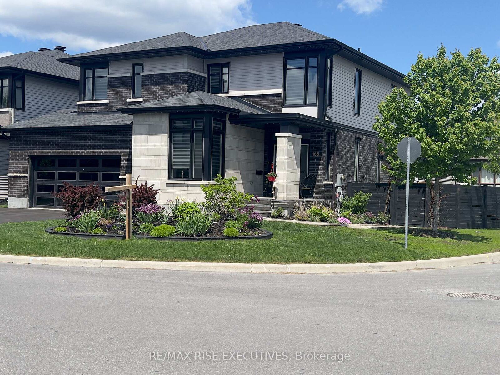 Property Photo: 165 Finsbury Avenue ON K2S 2P5