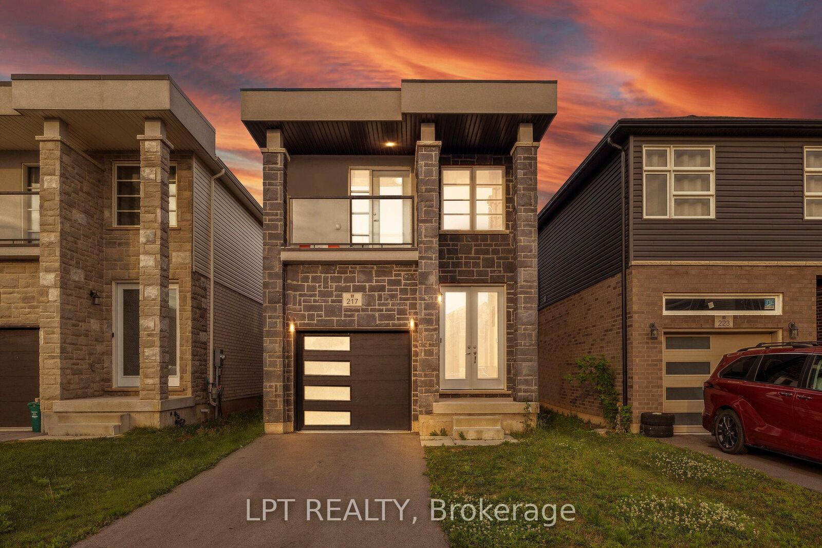 Property Photo: 217 Louise Street ON L3B 1T2