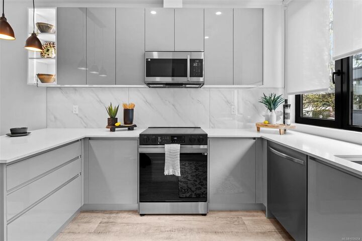 Property Photo: 916 Orono Ave #114 BC V9B 2T9