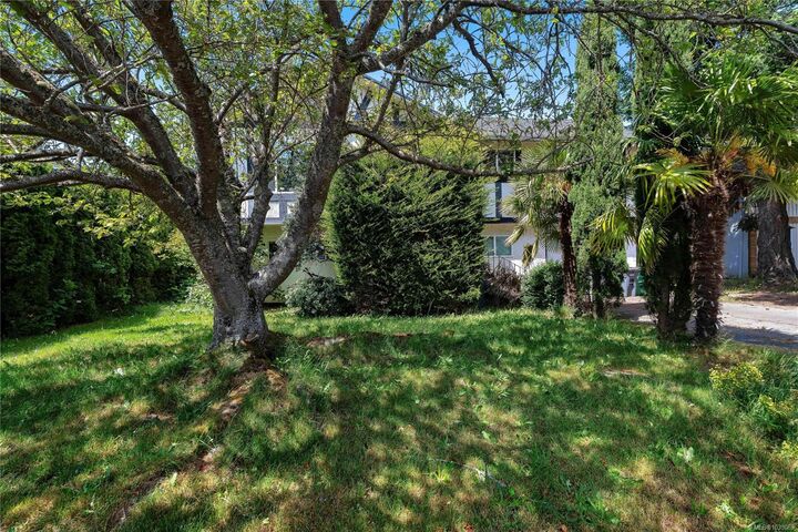 Property Photo:  4094 Dawnview Cres  BC V8N 5K1 