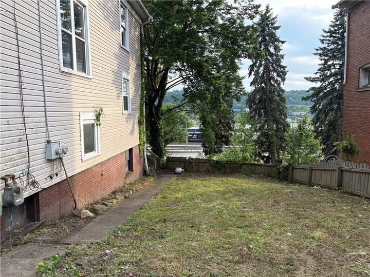 Property Photo:  580 4th Ave  PA 15042 