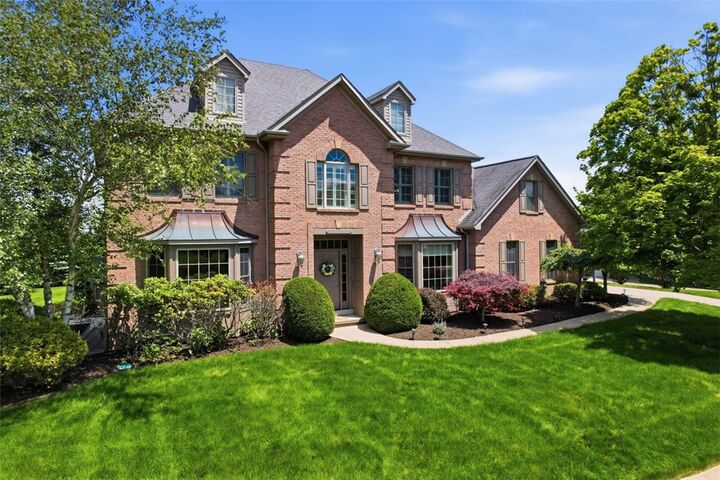 Property Photo:  2018 Condor Ln  PA 15044 