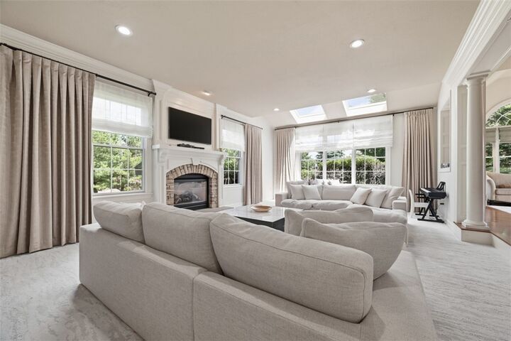 Property Photo:  2018 Condor Ln  PA 15044 