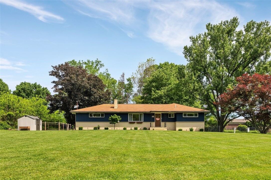 Property Photo:  468 Fairlane Blvd  PA 16141 
