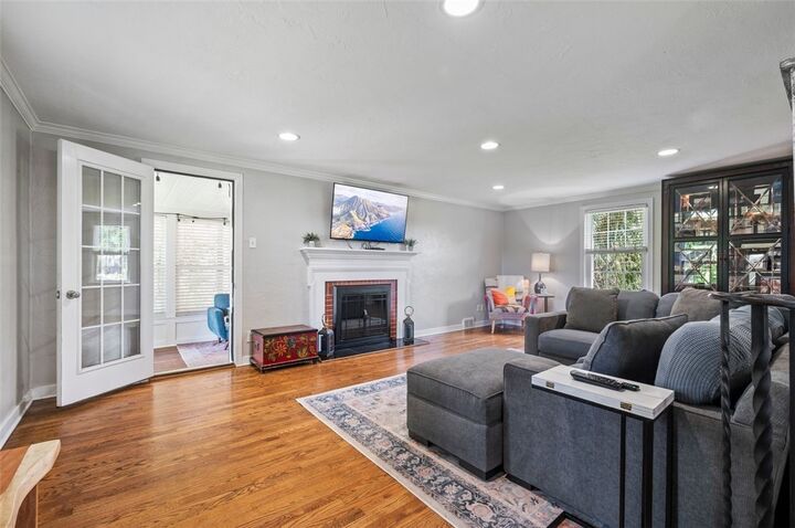 Property Photo:  4 E Club Dr  PA 15236 