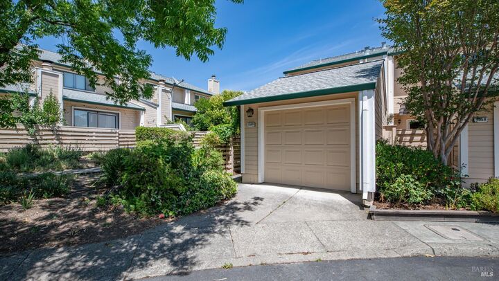 Property Photo: 1560 Grenache Way CA 95403