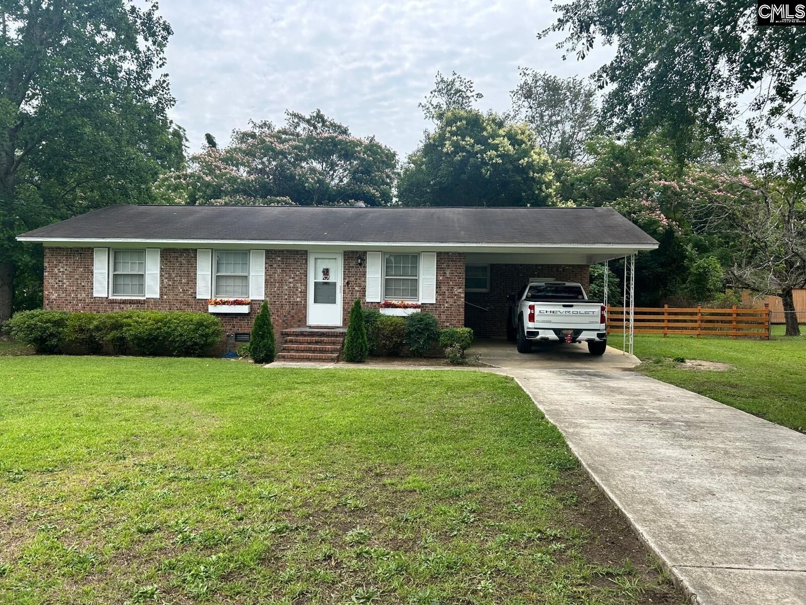 Property Photo:  509 S Lee  SC 29210 