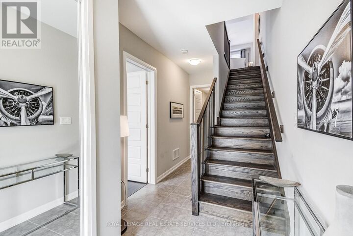 Property Photo:  143 Grovewood Common  ON L6H 0X5 