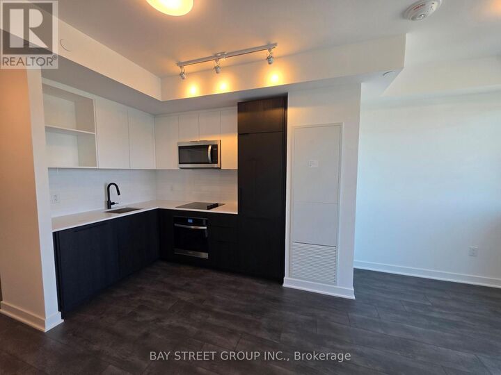 Property Photo:  1185 Dupont Street  ON M6H 0G5 