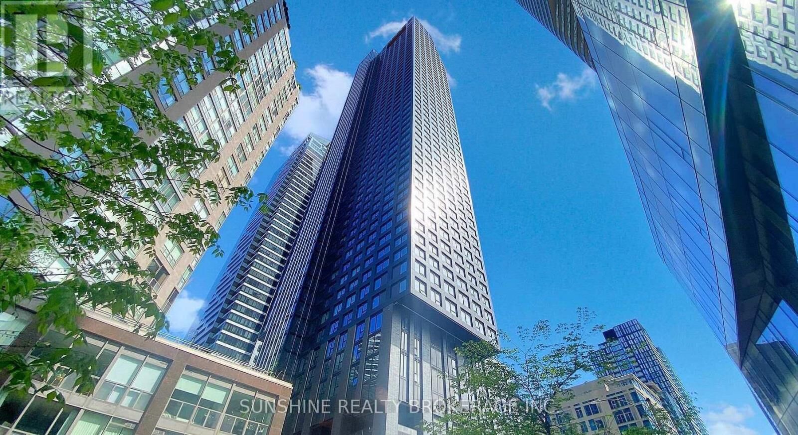 Property Photo:  8 Wellesley Street West 1901  ON M4Y 0J5 