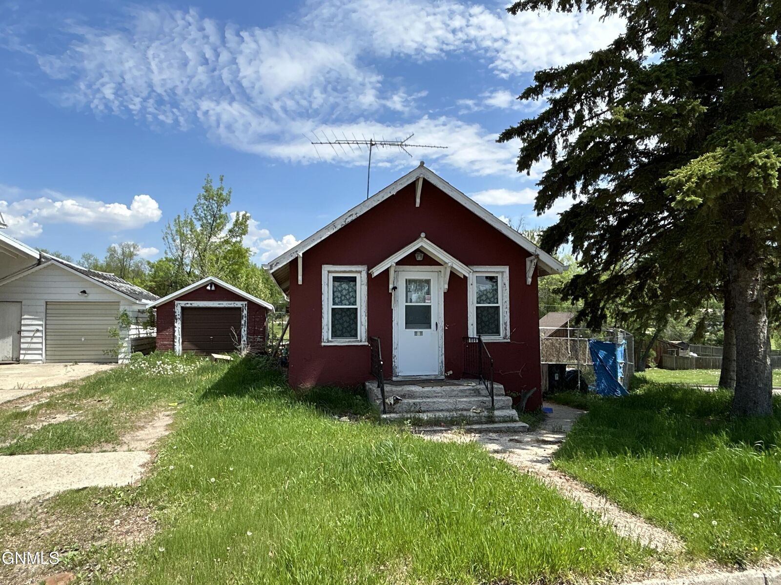 Property Photo: 422 1st Avenue E ND 58442