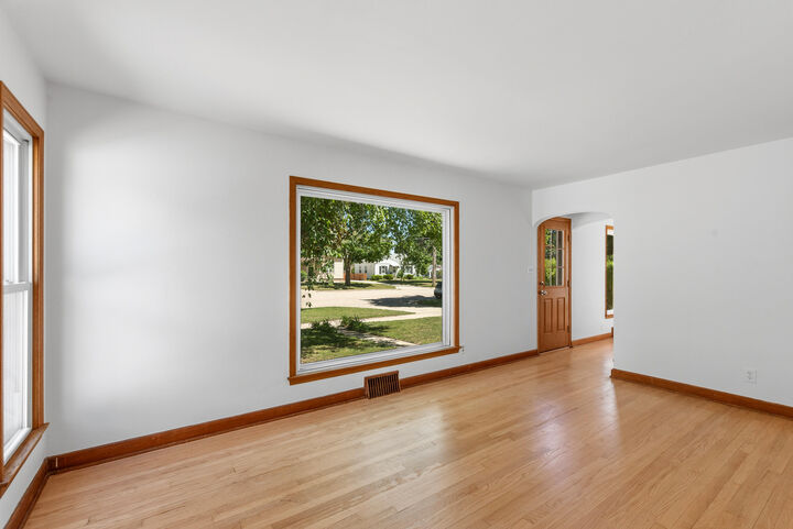 Property Photo:  1919 E Norwich Ave  WI 53235 