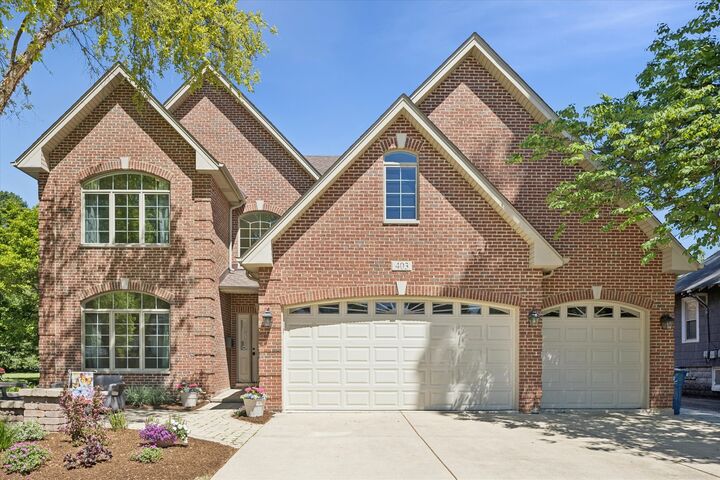 Property Photo:  403 S Fairview Avenue  IL 60126 