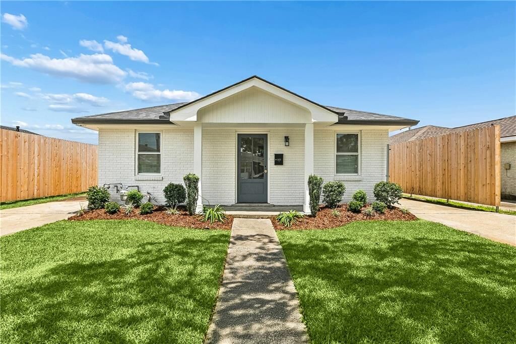 Property Photo: 433 Greenmount Drive A LA 70005