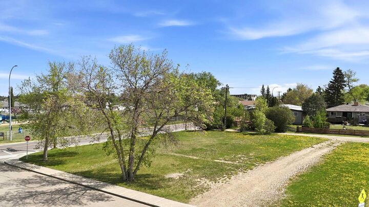 5253 49 Street — photo 1