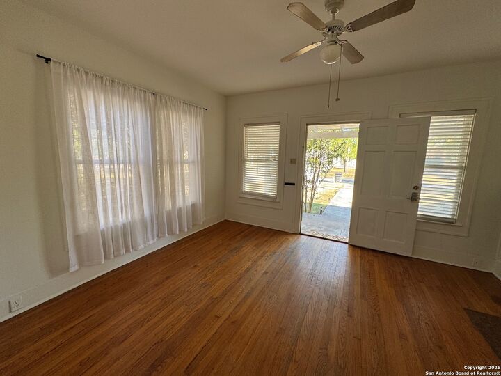 Property Photo:  2014 W Mulberry Ave  TX 78201 