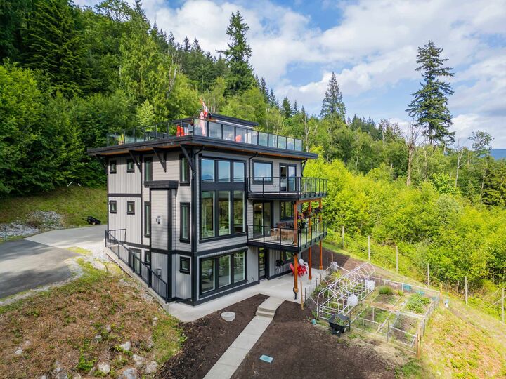 Property Photo: 33449 Richards Avenue BC V2V 7E4