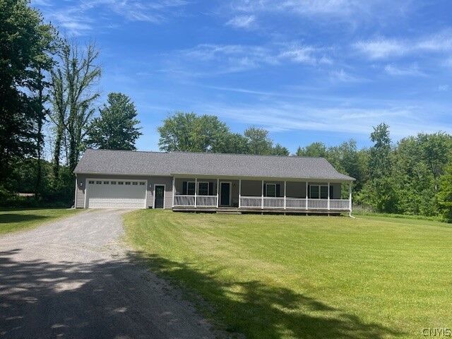 Property Photo:  8 Brackett Road  NY 13074 
